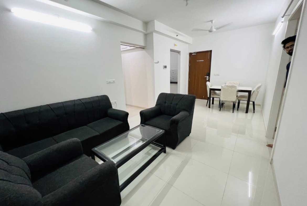 2 bhk flat for resale in amanora gold tower, hall