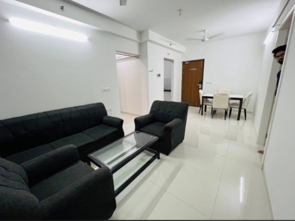 2 bhk flat for resale in amanora gold tower, hall