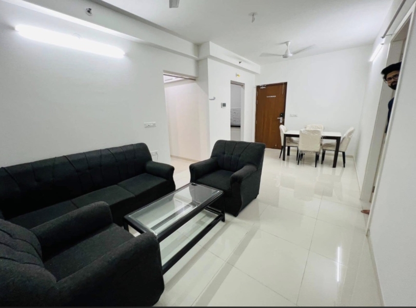 2 bhk flat for resale in amanora gold tower, hall