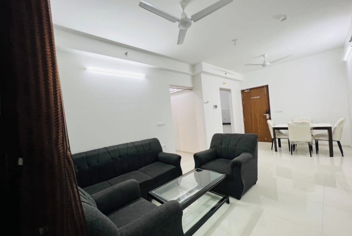 2 bhk flat for resale in amanora gold tower, hall