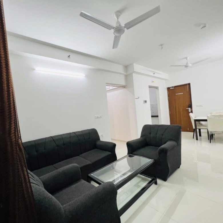 2 bhk flat for resale in amanora gold tower, hall