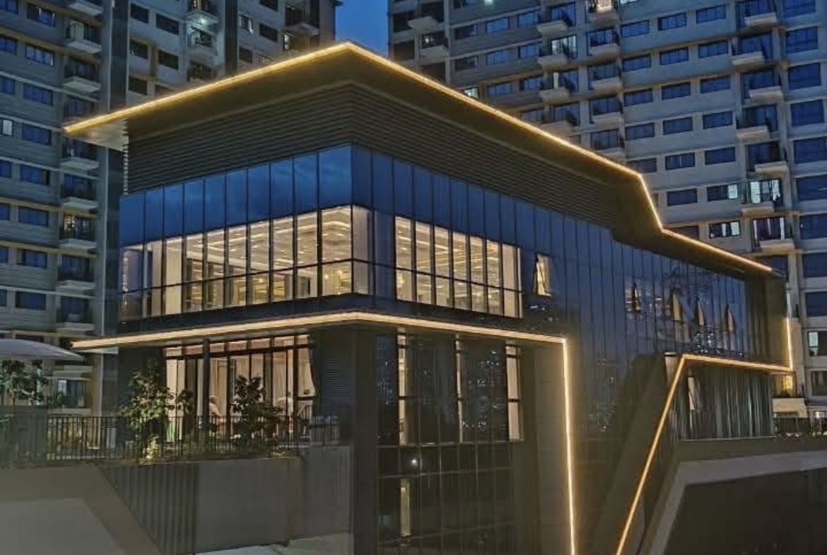 2 bhk flat for sale in amanora gold tower,building