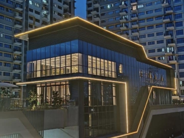 2 bhk flat for sale in amanora gold tower,building